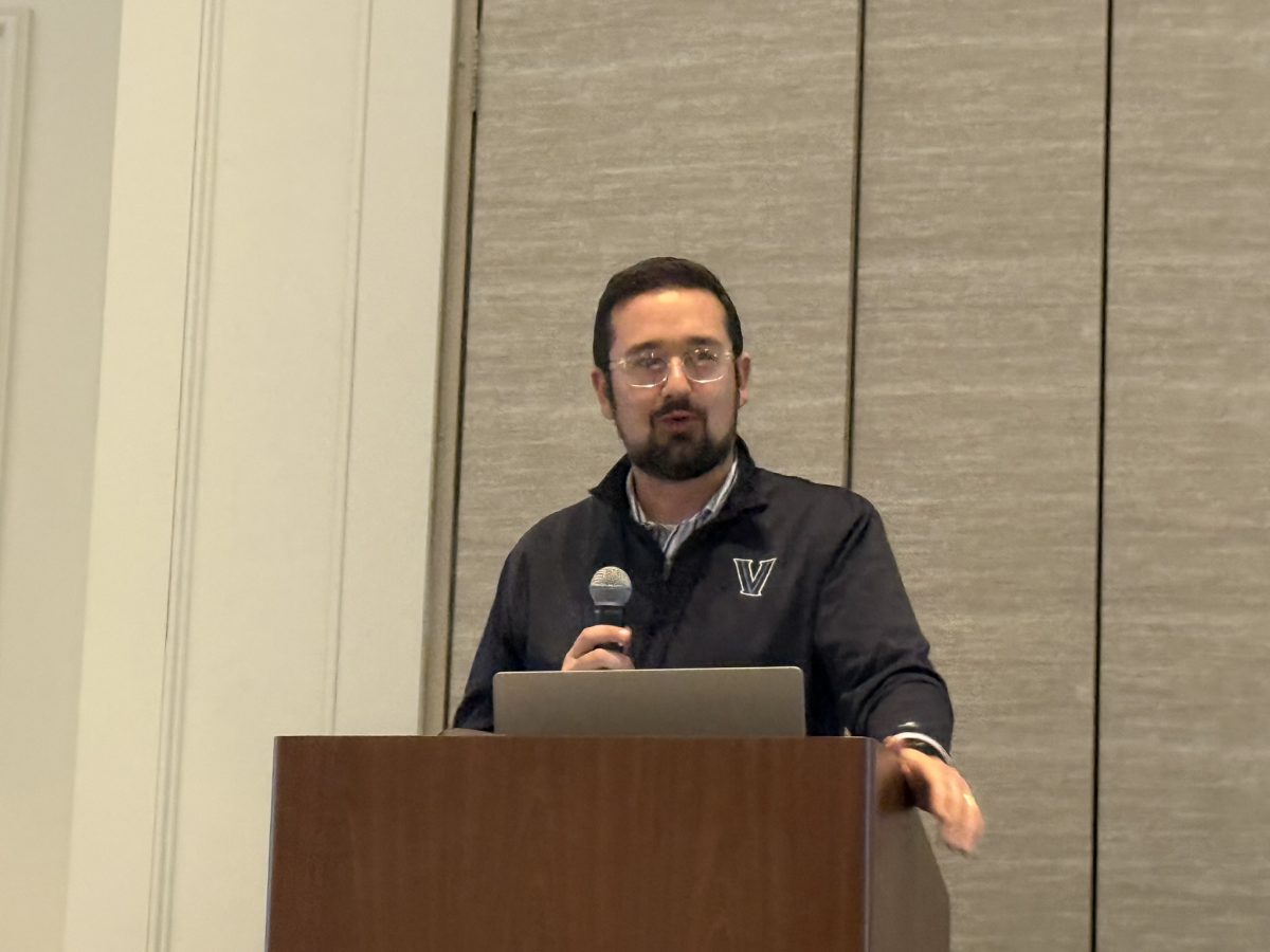 SFA Vice President John Sedunov addresses the membership. 