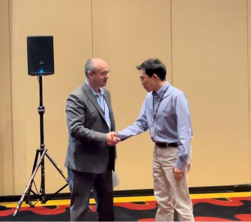 Seungho Choi presented best paper award in ESG. 